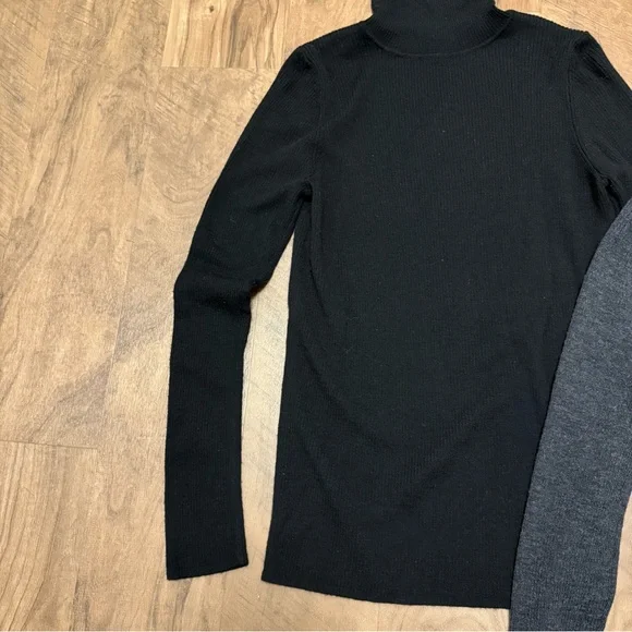 Uniqlo Large Wool Turtlenecks - Picture 4 of 7